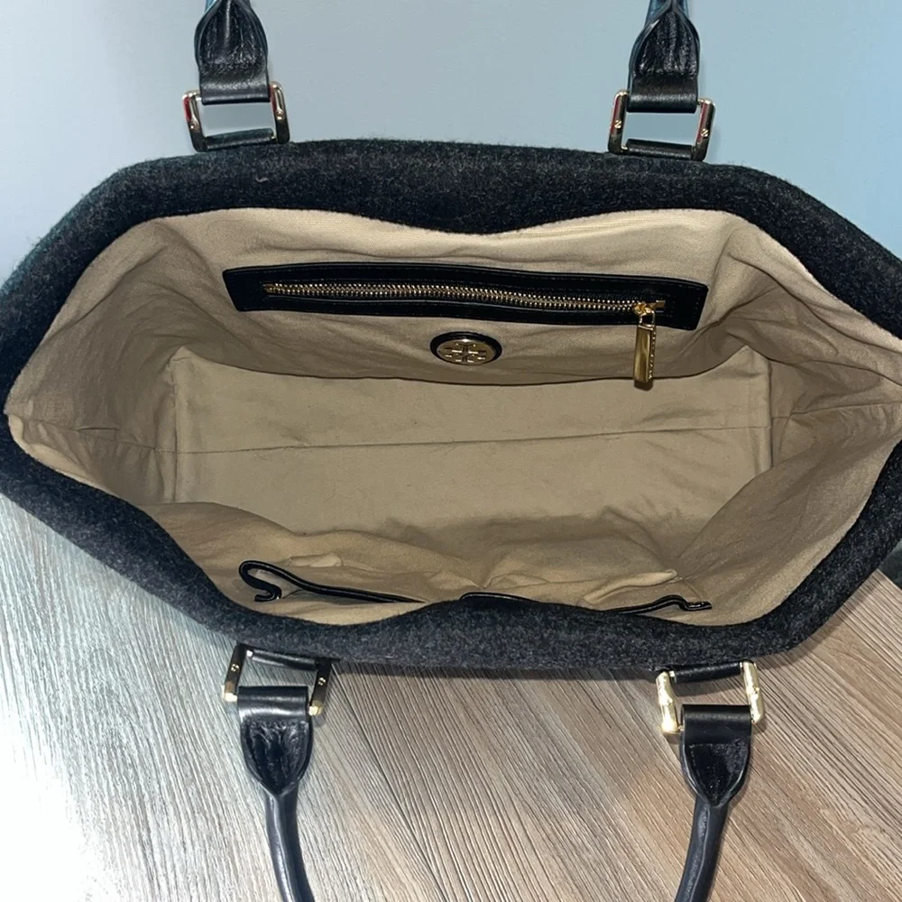 Tory Burch Gray Wool & Black Leather Shoulder Bag - Picture 5 of 7